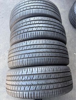 205/55r16 Goodyear tires con 80% de vida las 4