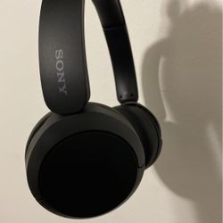  Bluetooth Sony Noise Canceling headphones 