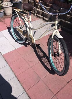Huffy beach cruiser
