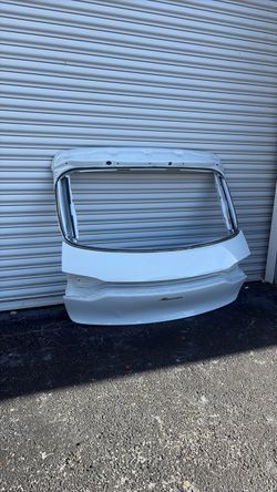 Tesla Model Y 2026 Juniperr tailgate Oem