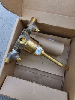 1-031

2-Way Pressure Balance Valve w/ stops 1-031