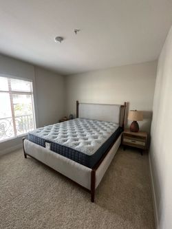 King Size Bed 🚨 FIRE SALE