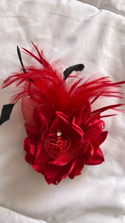 Fascinator hairpiece or pin for your clothes