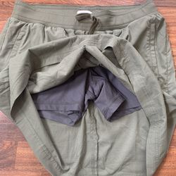 This LL Bean women's Vista Camp Skort in dark green is perfect for outdoor activities. The skort is made with comfort and stretch features, making it 