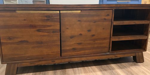 Entertainment center