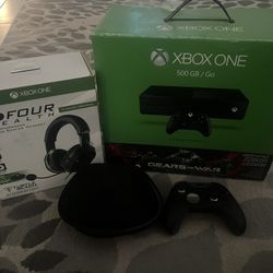 Xbox One With Wireless Controller And Headphone- Set 