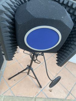 Short Mic Stand With Foam Cancellation 