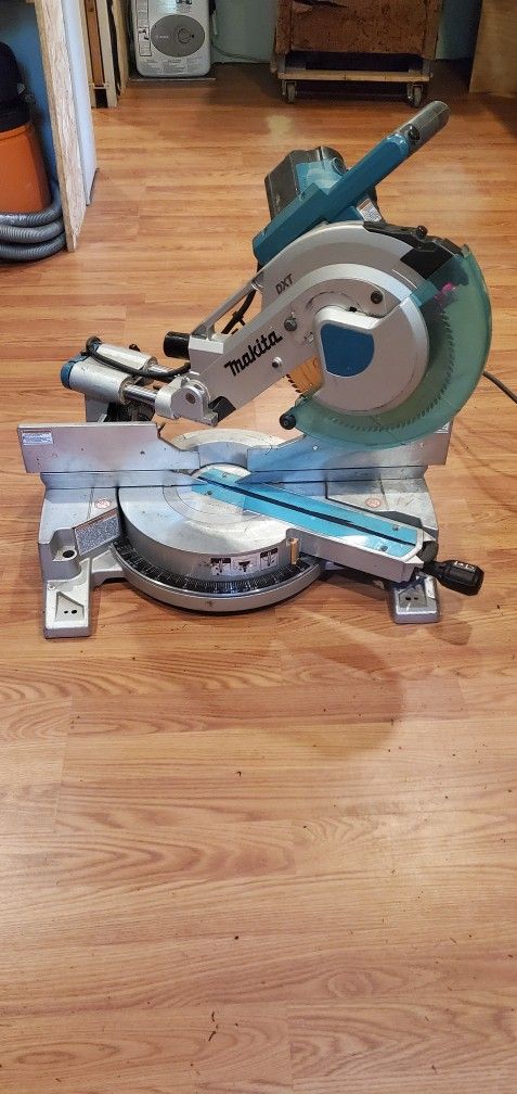 Makita 10" Dual Bevel Sliding Miter Saw