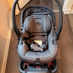 Uppababy Car seat plus base