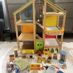 Dollhouse and accessories 