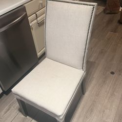 STURDY FORMAL DINING CHAIR IN MINT CONDITION LOCAL PICKUP IN SCHAUMBURG