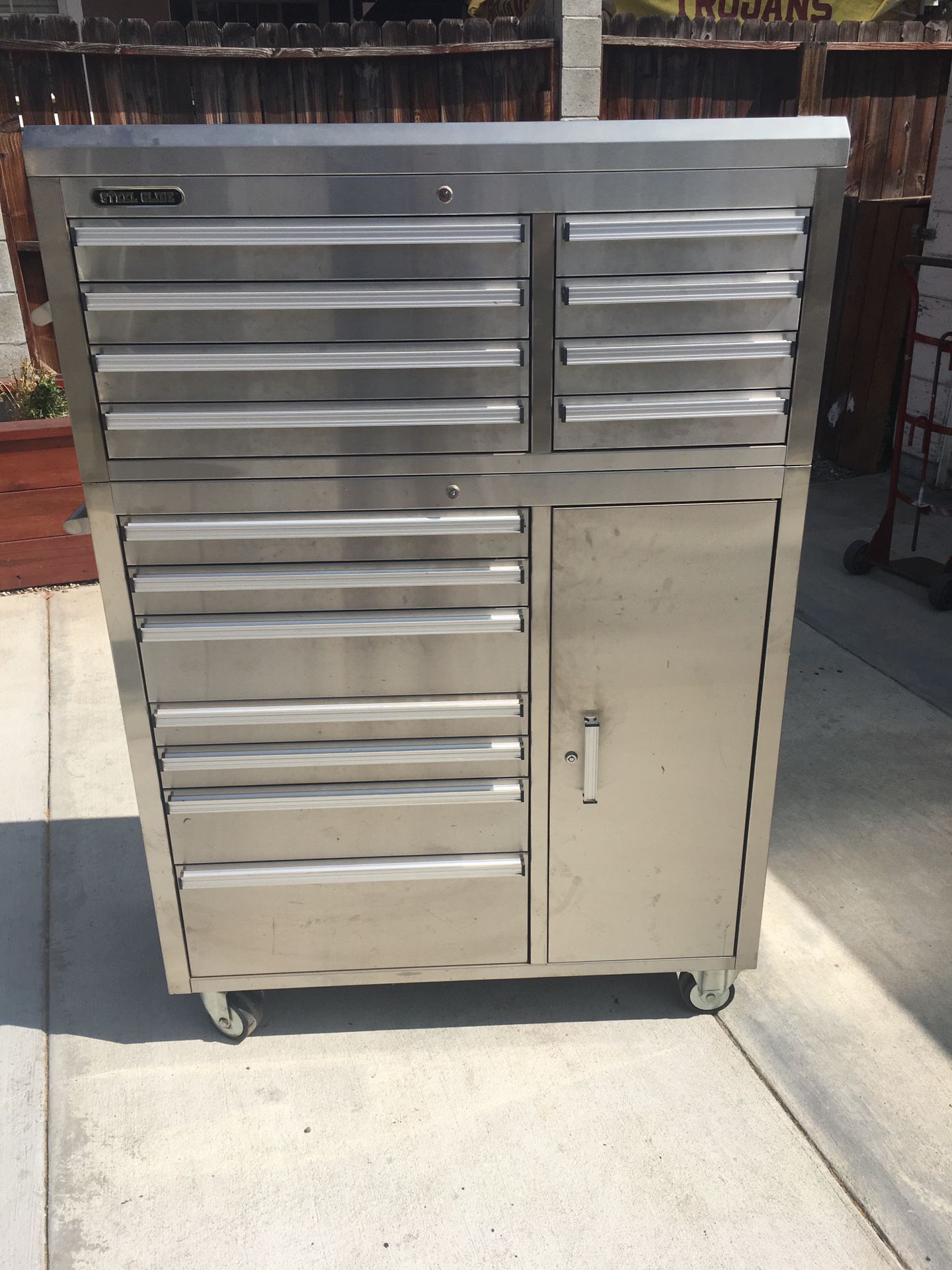 Steel Glide stainless steel rolling tool chest with ball bearing sliding drawers. Excellent condition.