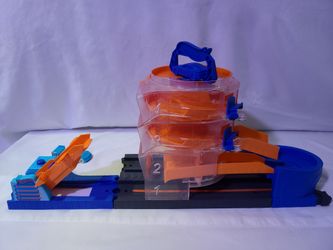 Hot Wheels City Super Spin Dealership (GBF95)