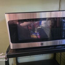 Microwave  And Storage Gabinete..