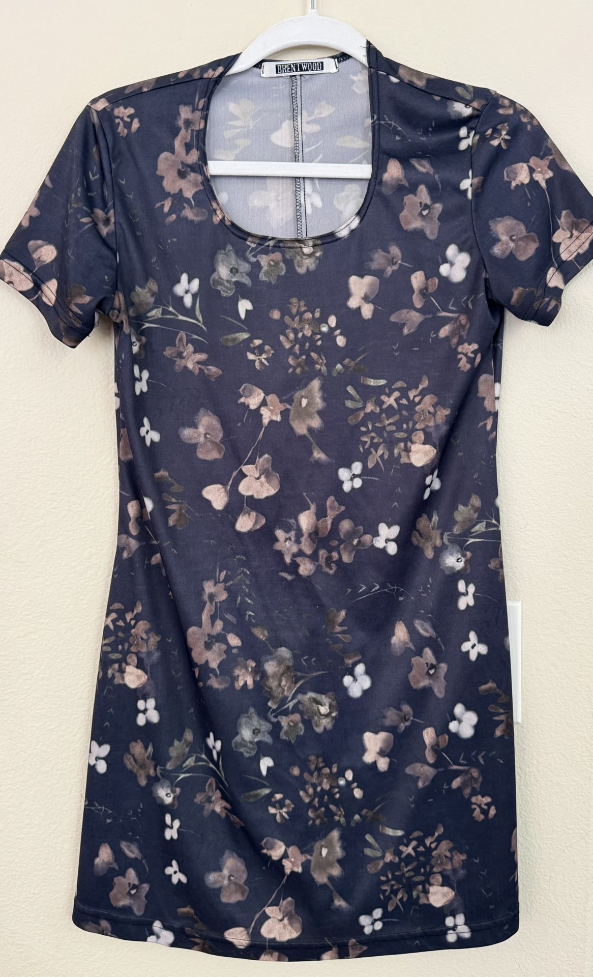 Dress Pretty Floral Pattern Knee Length with Short Sleeves. Size Women’s M