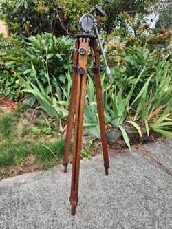 Reis camera tripod stand