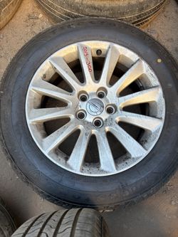 Chrysler 300 wheels with tire