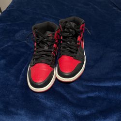 air jordan 1 mid banned