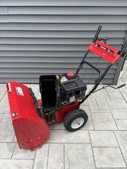 Dual stage snowblower 