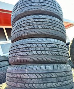 215/55/17 Michelin set de Tires en buenas condiciones de vida laz 4