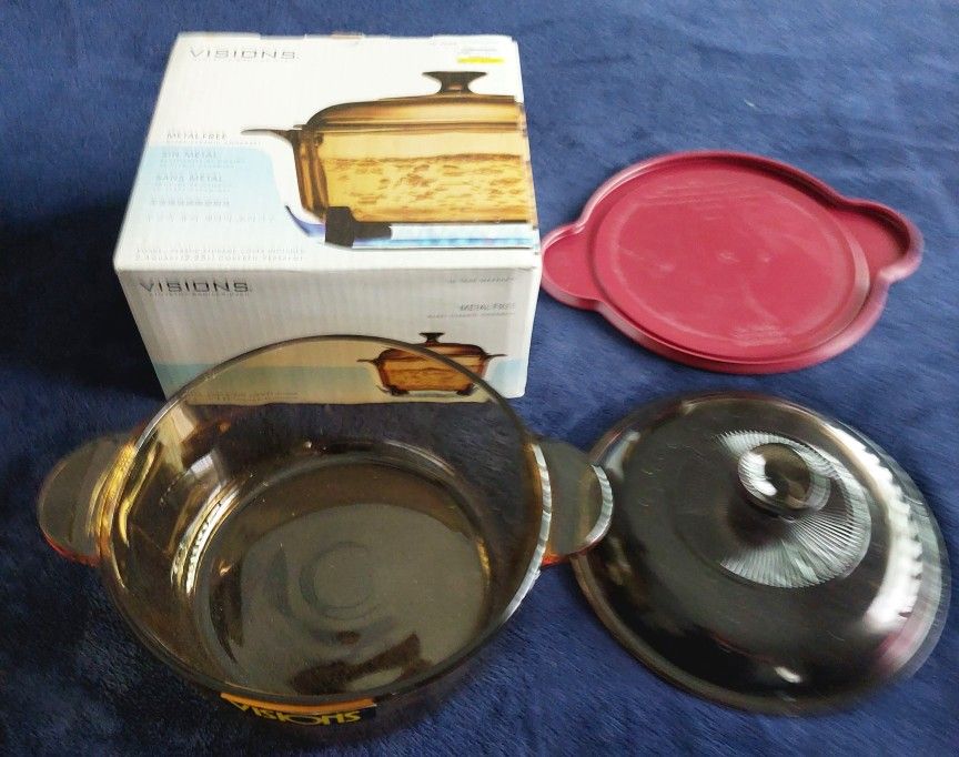 New Visions 2.4 Qts Covered Versapot Pan With Lid and Red Storage Cover