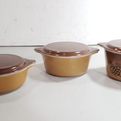 Beige And Brown Six Pieces Of Vintage Pyrex 