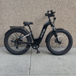 AVENTON AVENTURE 2 E-BIKE - BLACK - REGULAR SIZE - 2 BATTERIES 