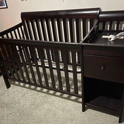 Crib w/attached 1 Drawer Changing Table