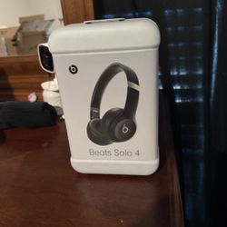 Beats Solo 4