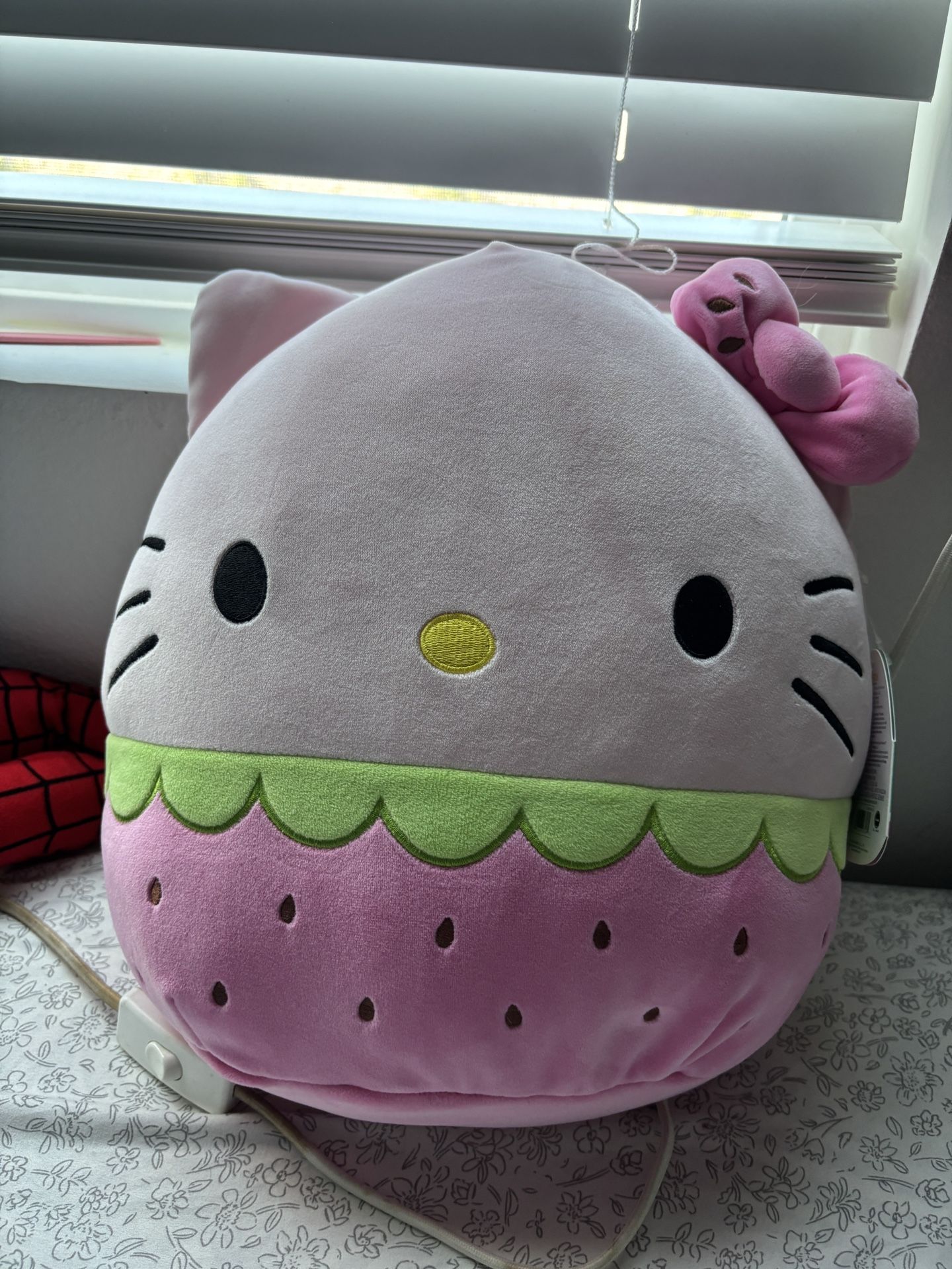 Hello kitty strawberry squish mallow π