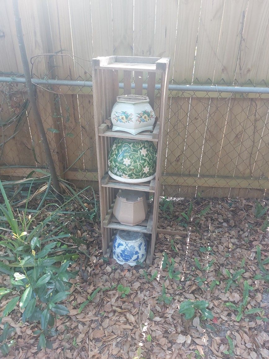 Lobster Crate With 3 Beautiful Ceramic Pots $60 Missing Green Pot