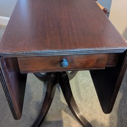 Antique 1920's Mahogany Wood Drop-Leaf Expanding Dining Room Table and 4 Chairs!
