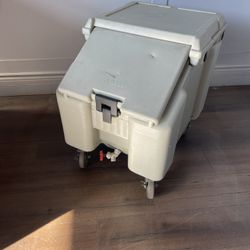 Cambro Insulated Ice Caddy