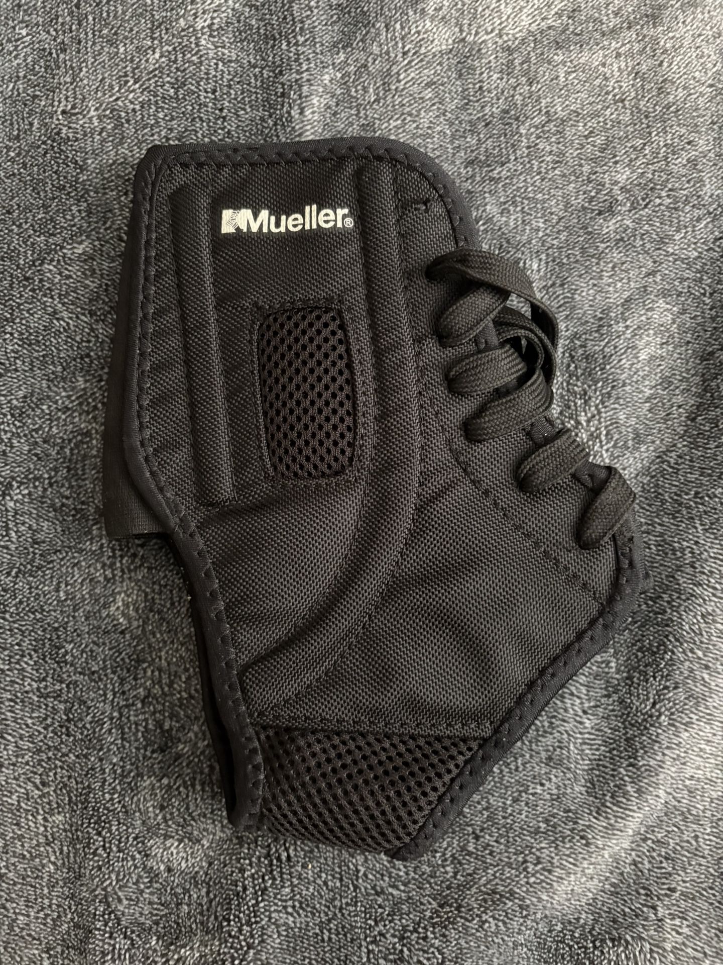 Mueller Ankle Brace Size Medium