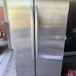 Refrigerator With French Doors 