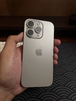 Unlocked iPhone 16 pro max 256 gb  titanium