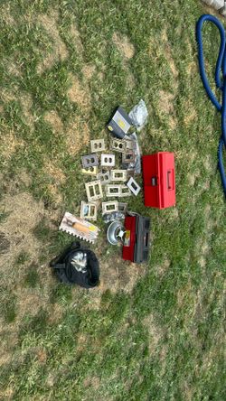 15 Decorative Wall Plates  And Other Odds And Ends