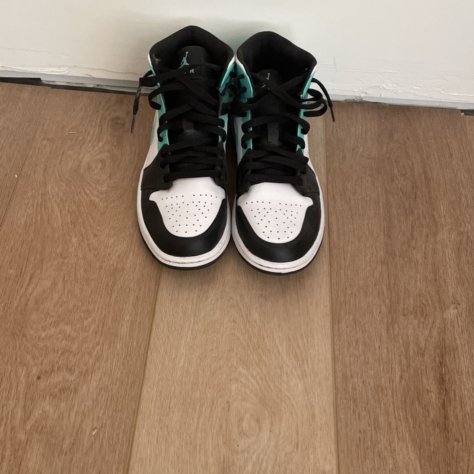 Jordan Mid Tropical Twist