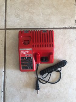 Milwaukee M12 & M18 Charger
