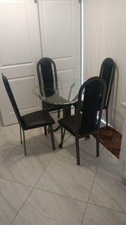 Glass Table with 4 Leather Chairs