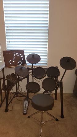 Alesis DM7X, 7-piece electronic drum set in excellent condition!