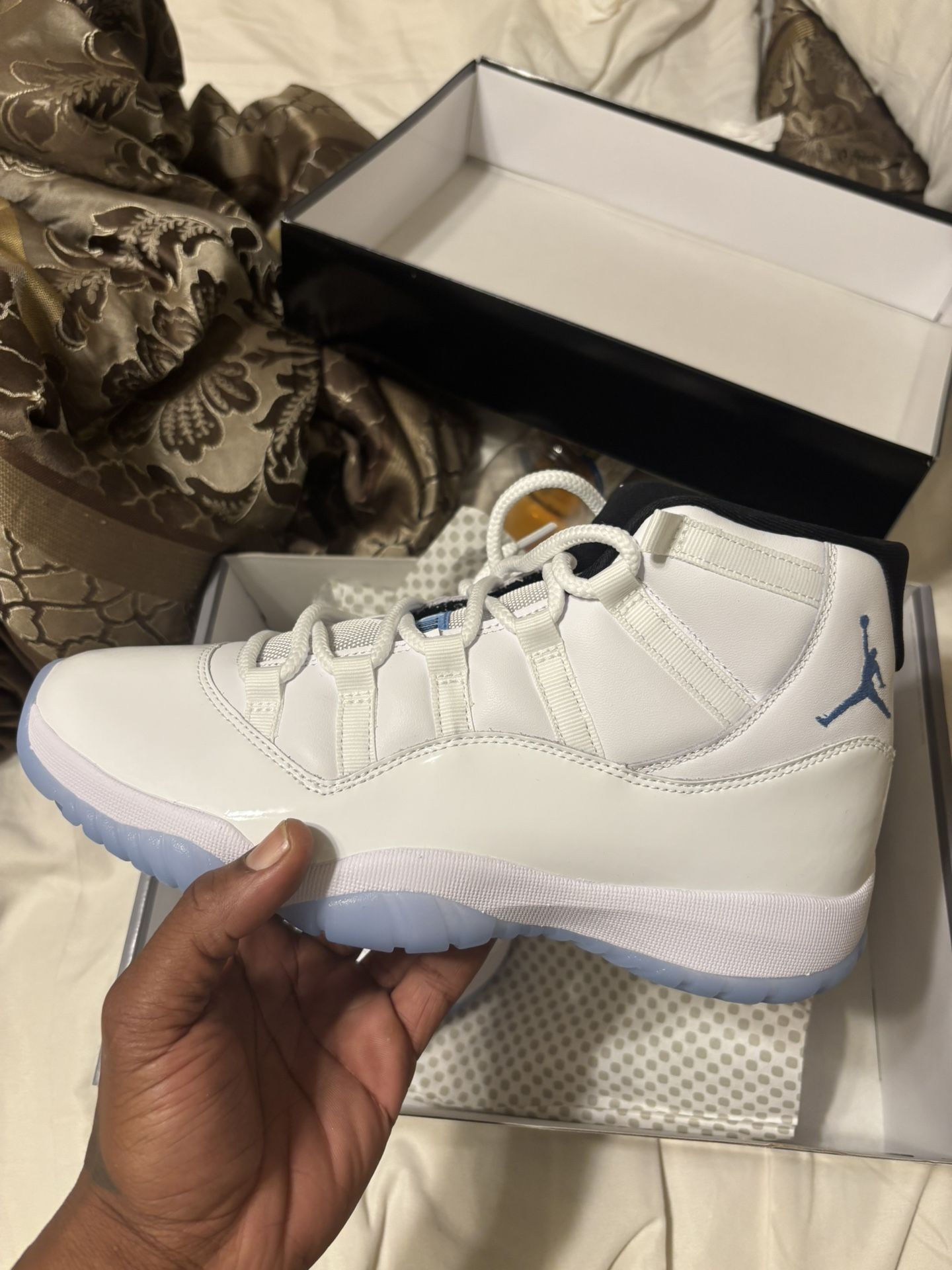 Jordan 11 Legend Blue