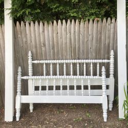Vintage Spindle Wood Full Bed Frame W/siderails