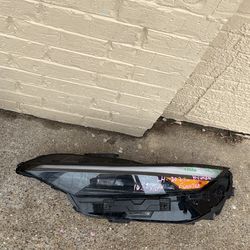 2025 Hyundai Elantra left headlight