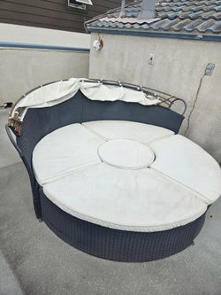 Outdoor daybed or couch!