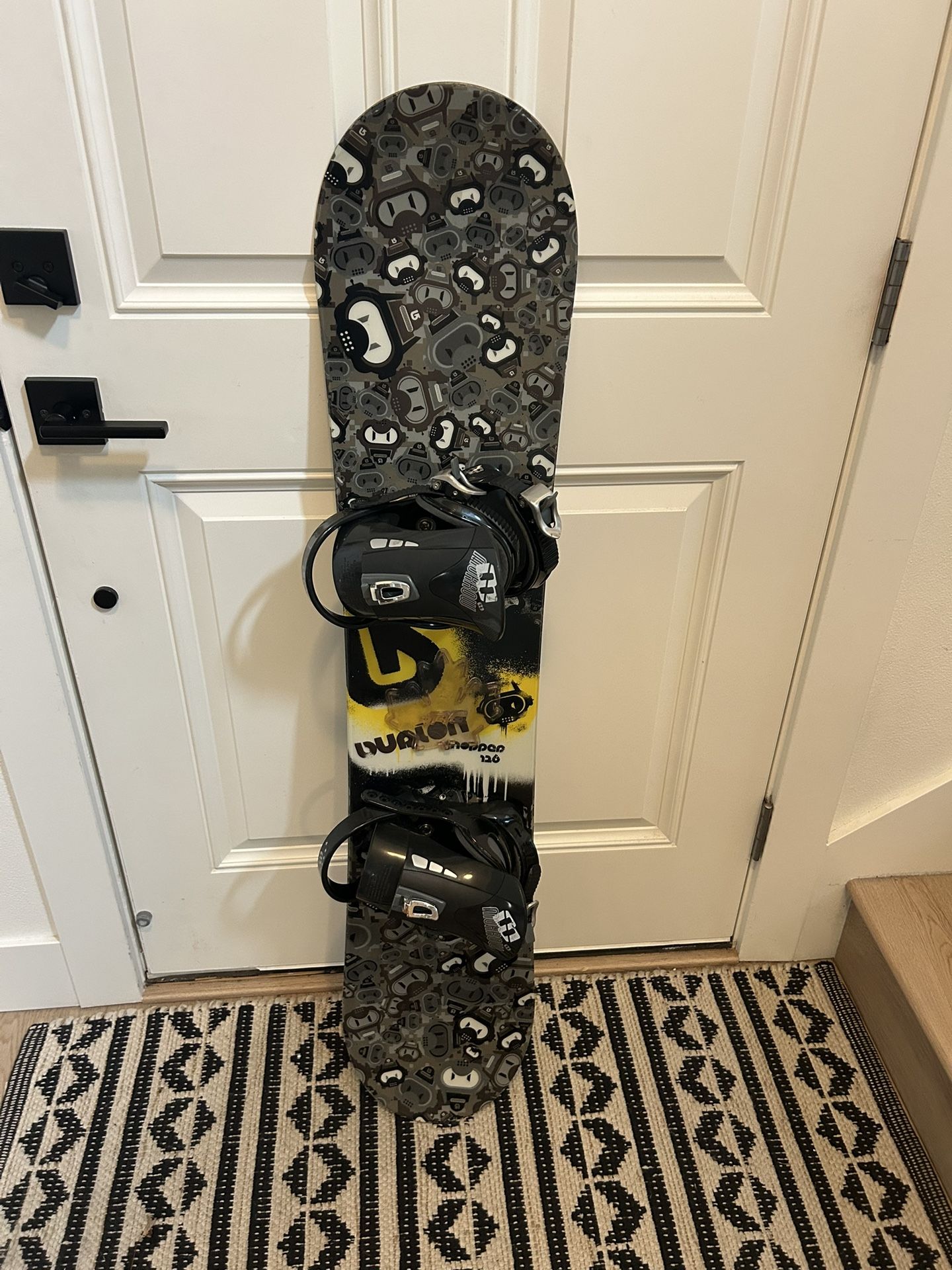 Snowboard - Burton  - 126cm and Morrow Bindings - Small/Medium