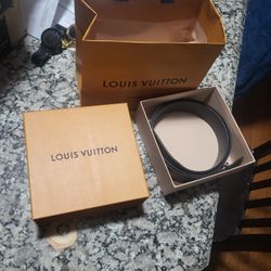 Authentic Men's Louis Vuitton Belt , Size 38