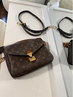 Louis Vuitton Pochette Métis bag