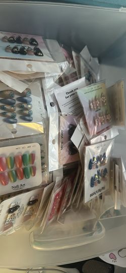 Press on nails