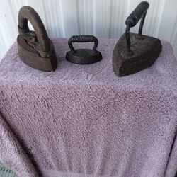 Antique Irons 3 Salesman Sampler,7#,one w/removable Handle 